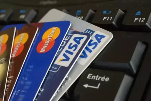 Les achats sur internet frôlent les 200 milliards d'euros en France en 2025