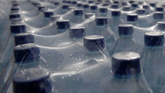 Les packs d'eau ne seront finalement pas interdits à la vente dans l'Union européenne Les packs d'eau ne seront finalement pas interdits à la vente dans l'Union européenne
