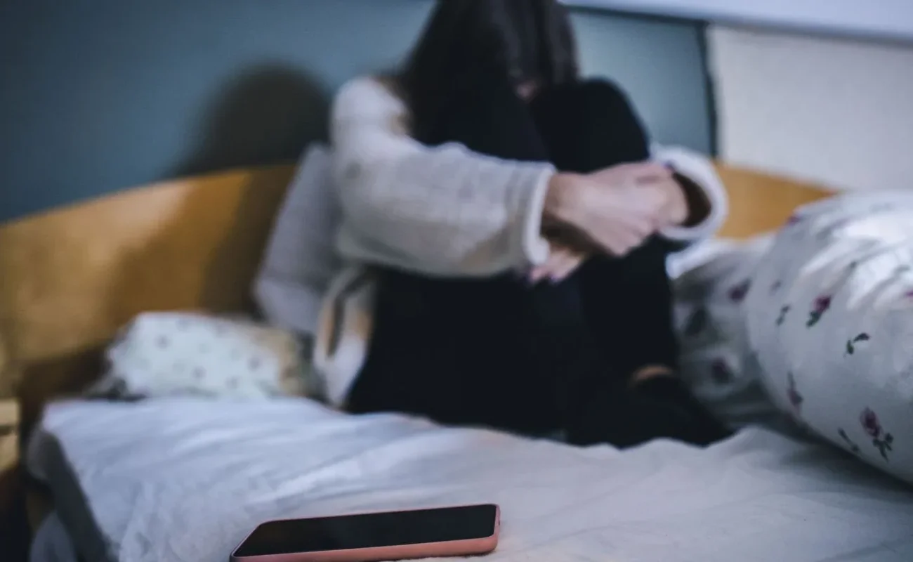 Meta va alerter les parents si son IA détecte un risque de suicide chez un adolescent