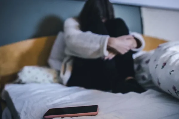 Metaは、AIが10代の若者の自殺リスクを検出した場合、保護者に警告を発する。
