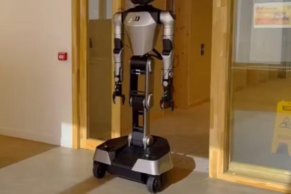 ミストラル社は、自律型ロボット専用の初のAIモデルであるRobostral Navigateを発表した。
