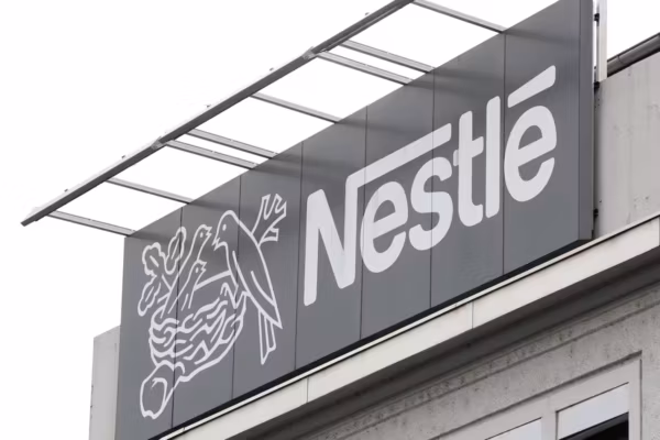 Компания Nestlé к концу 2026 года полностью исключит искусственные красители из своей продукции.