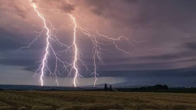 Orages dans le Sud-Ouest : 20.000 foyers toujours privés d'électricité après une nuit de violents intempéries
