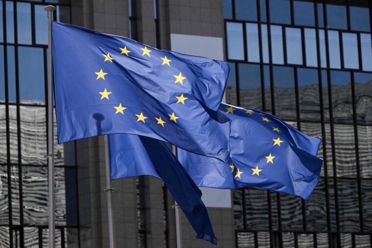Pédocriminalité en ligne : le Parlement européen prolonge le flou juridique sur le contrôle des messages privés