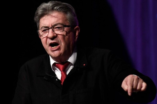 Présidentielle 2027 : Jean-Luc Mélenchon galvanise ses soutiens lors d'un meeting en Bretagne
