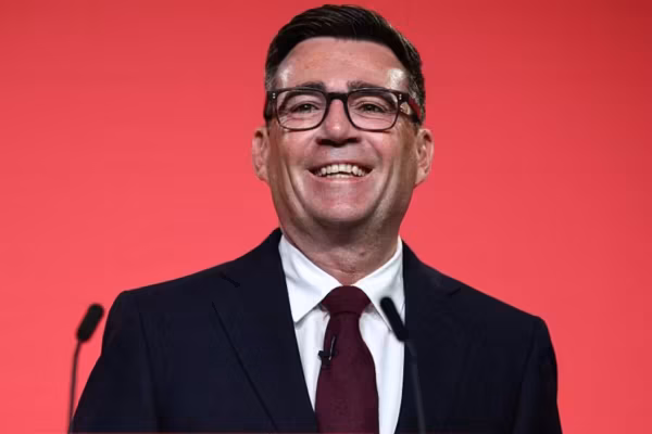 Royaume-Uni : le gouvernement Burnham supprime la TVA sur l'électricité des ménages pour l'hiver prochain