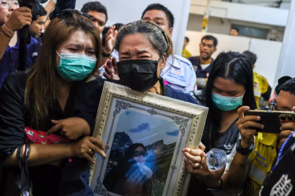 Thaïlande : le bilan de l'incendie meurtrier dans un pub de Bangkok grimpe à 32 morts