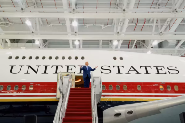 Trump doit inaugurer le nouvel Air Force One lors d’un déplacement symbolique dans le Dakota du Nord