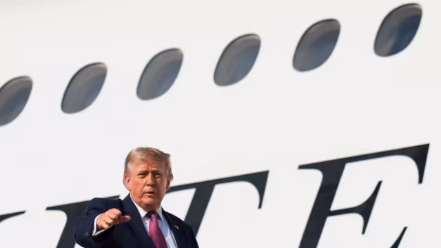 Trump gracie 11 personnes, dont des condamnés pour des infractions liées aux émissions polluantes