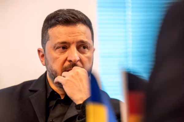 Ukraine : Zelensky promet des sanctions après l’utilisation d’un entrepôt d’armes dans une zone résidentielle
