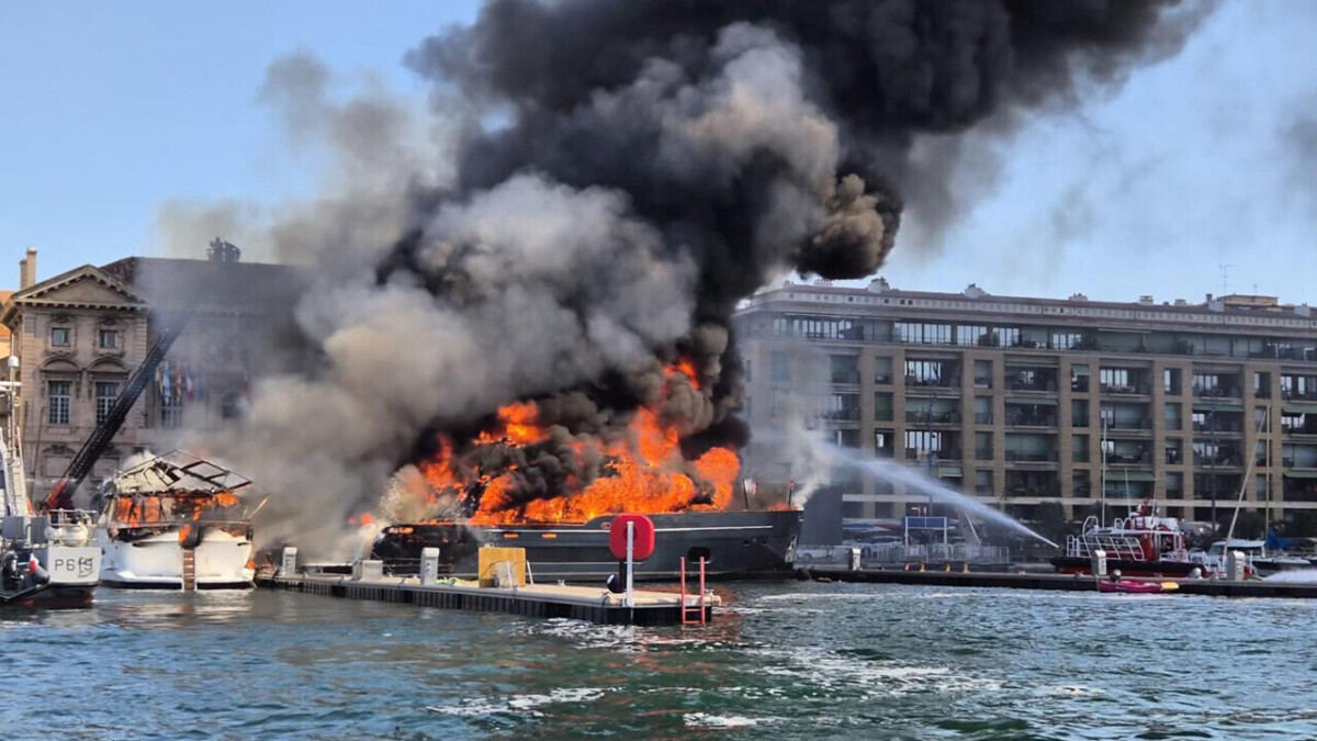 Un feu sur deux bateaux mobilise 150 marins-pompiers dans le Vieux-Port de Marseille