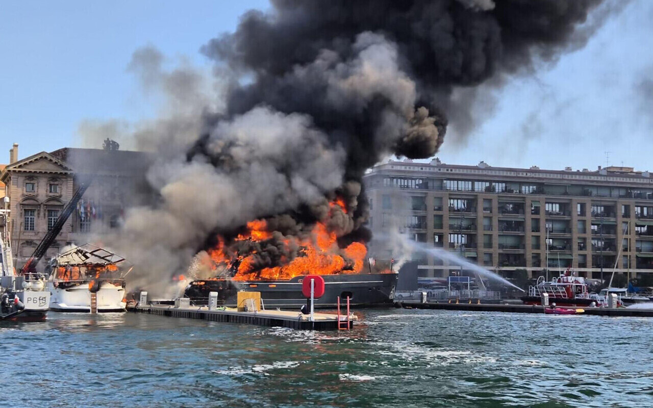 Un feu sur deux bateaux mobilise 150 marins-pompiers dans le Vieux-Port de Marseille