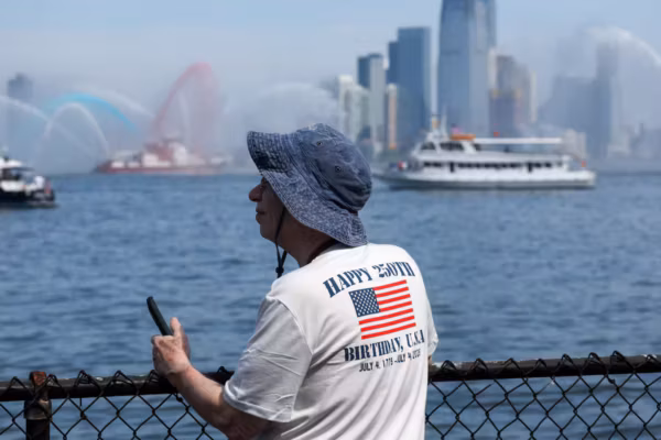Un navire environnemental exclu d’un défilé naval à New York pour des messages jugés politiques