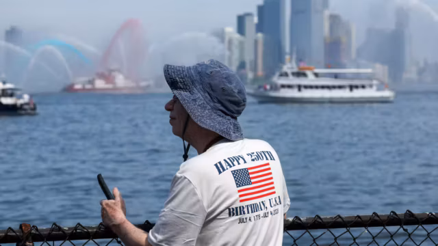 Un navire environnemental exclu d’un défilé naval à New York pour des messages jugés politiques — photo