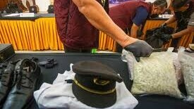 Un pilote arrêté après son vol avec 70 000 comprimés d’ecstasy dans sa valise