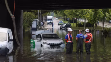 Une violente tempête frappe la Roumanie et fait un mort à Bucarest