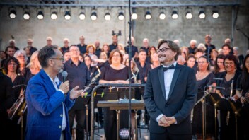 Victor Madrènes bouleverse Béziers : la ville unie autour de Robert Ménard pour honorer ses martyr