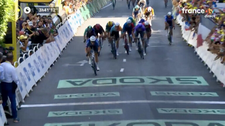 Tour de France : Jasper Philipsen remporte au sprint la 17e étape après le long numéro de Jasper Stuyven — Tour de France : Jasper Philipsen remporte au sprint la 17e étape après le long numéro de Jasper Stuyven