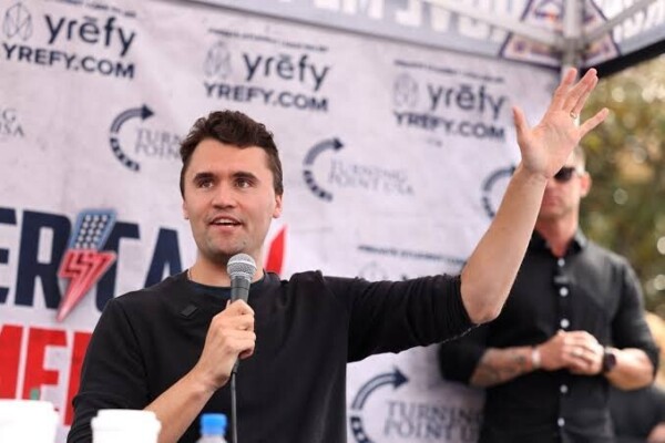 Assassinat de Charlie Kirk : de nouvelles images de surveillance présentées à l&rsquo;audience préliminaire