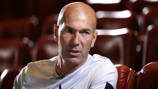— Équipe de France : Zidane prendra officiellement les commandes des Bleus le 1er septembre Équipe de France : Zidane prendra officiellement les commandes des Bleus le 1er septembre