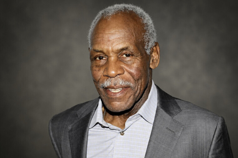 Danny Glover révèle être atteint d’Alzheimer : l’icône de “L’Arme fatale” face à la maladie