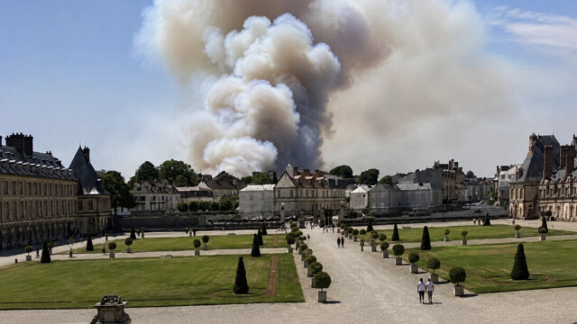 L’incendie de Fontainebleau menace la ville et les bâtiments historiques L’incendie de Fontainebleau menace la ville et les bâtiments historiques