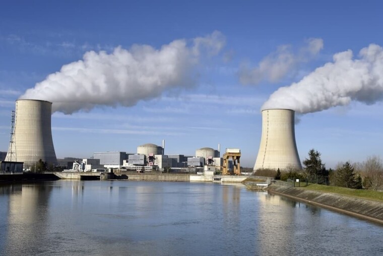 Canicule : trois réacteurs nucléaires français arrêtés, huit autres ralentis