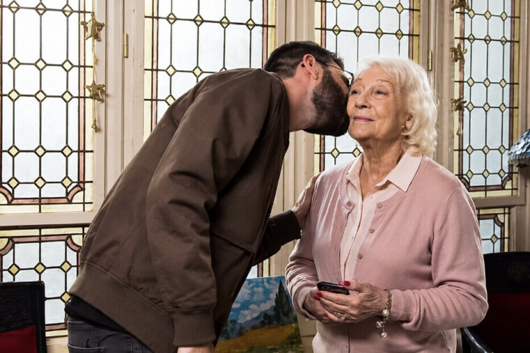 Mort de Claudette Walker, la «mamie de YouTube» qui avait conquis le public avec Cyprien et Kev Adams