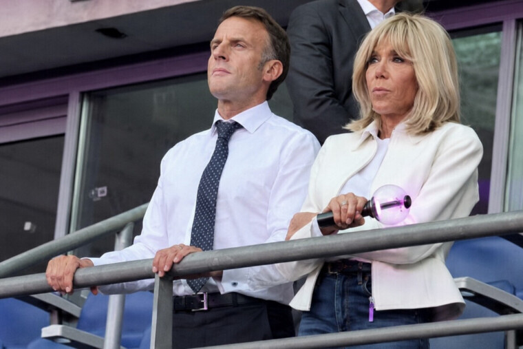 Emmanuel et Brigitte Macron au concert de BTS : leur apparition déclenche les cris de 88.000 fans