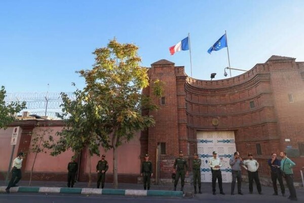 Deux diplomates français détenus et molestés par les services de sécurité iraniens