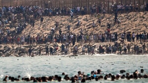 Dix-huit migrants morts lors d’une tentative massive de franchir la frontière de Ceuta