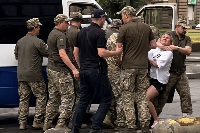 Украина: Видеоролики о принудительной вербовке в армию множатся, но СМИ хранят оглушительное молчание.