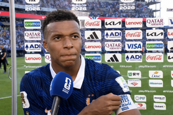 — Kylian Mbappé après France-Paraguay : «Ils pensaient qu’on allait venir jouer en smoking, mais on sait aussi faire le sale football.»