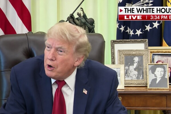 Donald Trump menace l’Iran: «J’ai ordonné à l’armée de préparer 1.000 missiles s’ils tentent de m’assassiner»