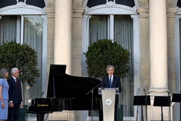 Bernard Arnault à l’ambassade américaine : «Tout le monde sait que je suis Français, mais à l’intérieur de moi, je suis américain»