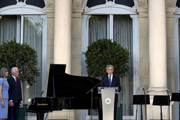 Bernard Arnault à l’ambassade américaine : «Tout le monde sait que je suis Français, mais à l’intérieur de moi, je suis américain»