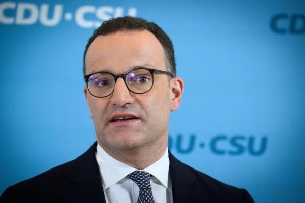 Jens Spahn démissionne de la présidence du groupe CDU/CSU au Bundestag après la polémique autour de sa GPA