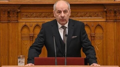 La Hongrie vote la destitution du président Sulyok, loyaliste d’Orbán