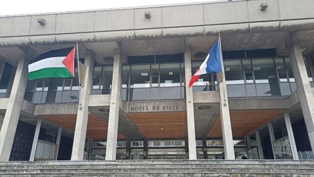 La justice ordonne au maire LFI de Vaulx-en-Velin de retirer le drapeau palestinien de la mairie La justice ordonne au maire LFI de Vaulx-en-Velin de retirer le drapeau palestinien de la mairie
