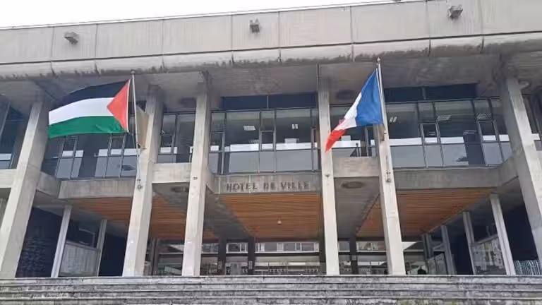 La justice ordonne au maire LFI de Vaulx-en-Velin de retirer le drapeau palestinien de la mairie