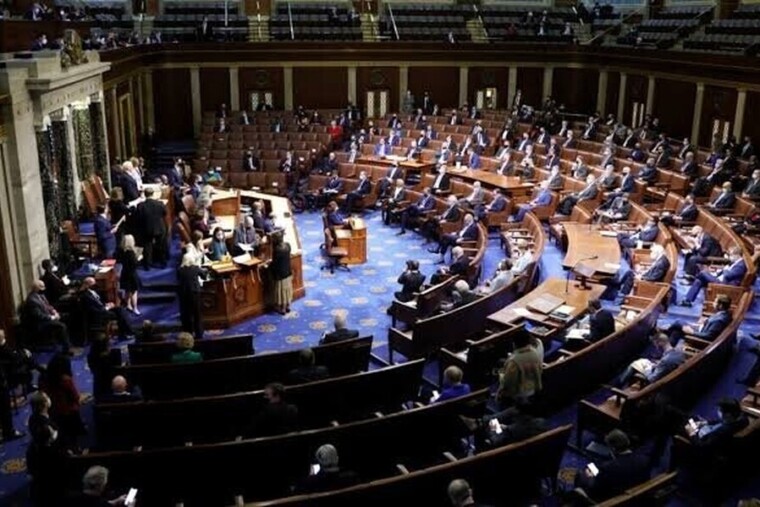 Le Congrès américain vote pour éviter un shutdown avant les midterms