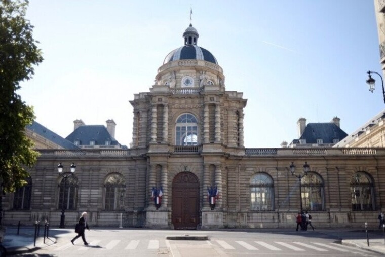 Le Sénat exclut temporairement une sénatrice pour manquement grave