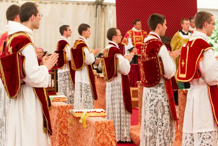 Le Vatican excommunie les évêques de la Fraternité Saint-Pie X et leurs fidèles