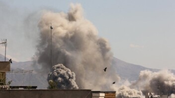 Les États-Unis frappent des dizaines de cibles iraniennes après des attaques contre leurs bases