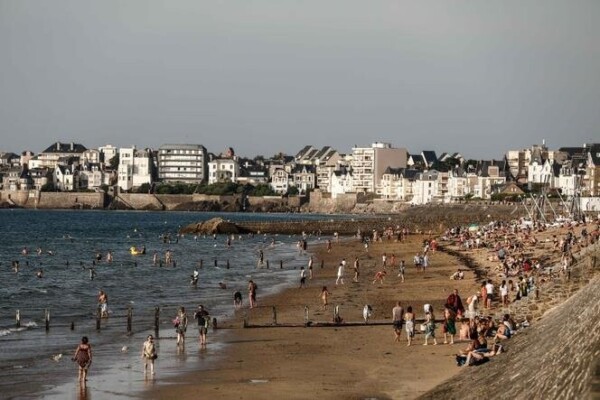 Plus de la moitié des sites de baignade français contaminés aux PFAS