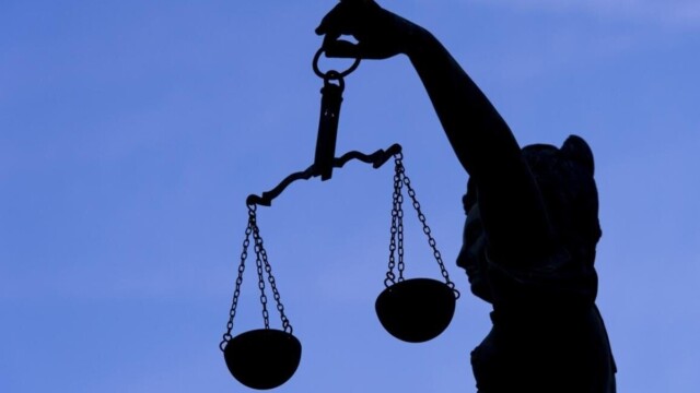 Présomption de légitime défense pour les policiers : la LDH et des associations de gauche dénonce un texte dangereux Présomption de légitime défense pour les policiers : la LDH et des associations de gauche dénonce un texte dangereux