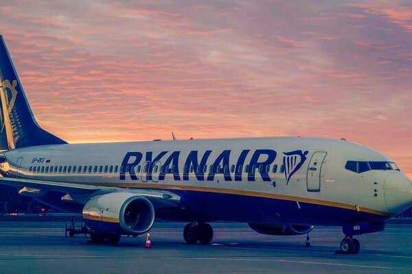 Ryanair снижает плату за семейные места, но скрытые расходы остаются высокими.