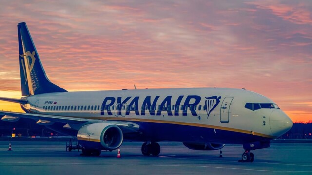 Ryanair abandonne les frais de siège famille mais les coûts cachés restent élevés