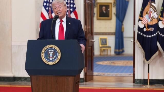 Trump taxera à 100% les médicaments génériques importés dès 2028
