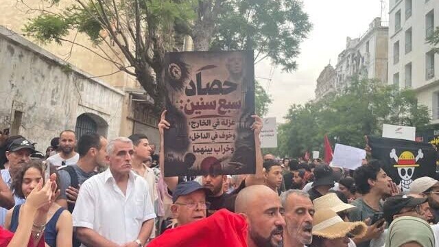Tunisie : des centaines de manifestants à Tunis pour les cinq ans du coup de force de Saïed